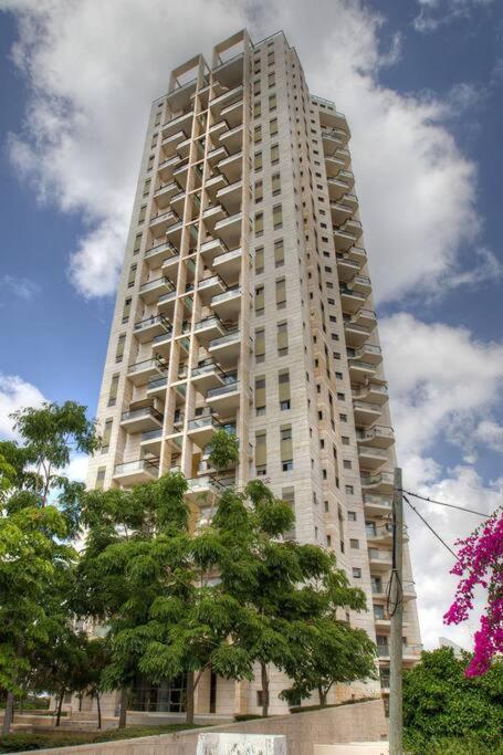 Beautiful Penthouse W/Amazing View, Prime Location Appartement Ramat Gan Buitenkant foto