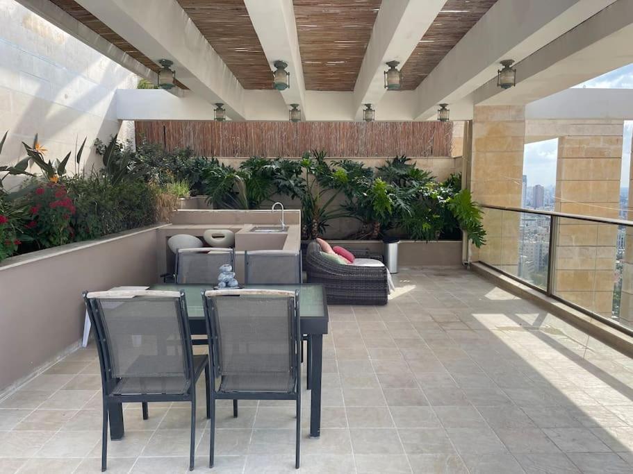 Beautiful Penthouse W/Amazing View, Prime Location Appartement Ramat Gan Buitenkant foto