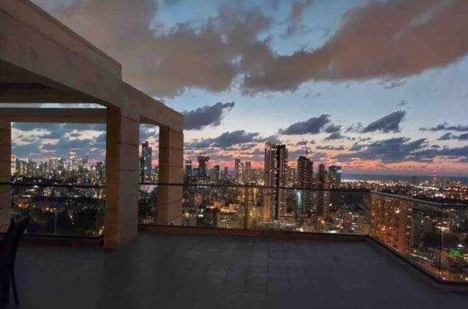 Beautiful Penthouse W/Amazing View, Prime Location Appartement Ramat Gan Buitenkant foto
