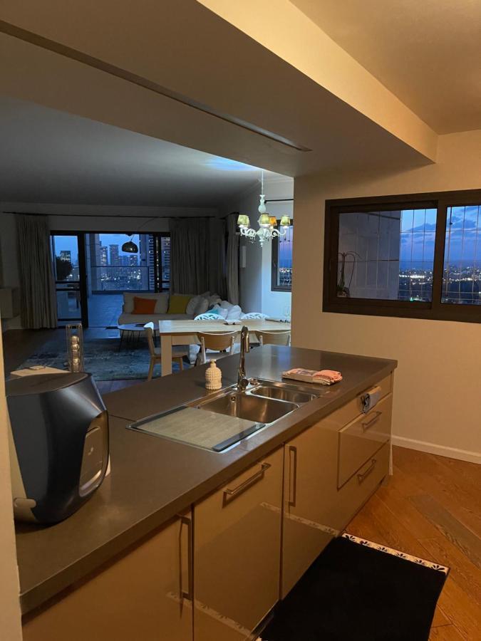Beautiful Penthouse W/Amazing View, Prime Location Appartement Ramat Gan Buitenkant foto