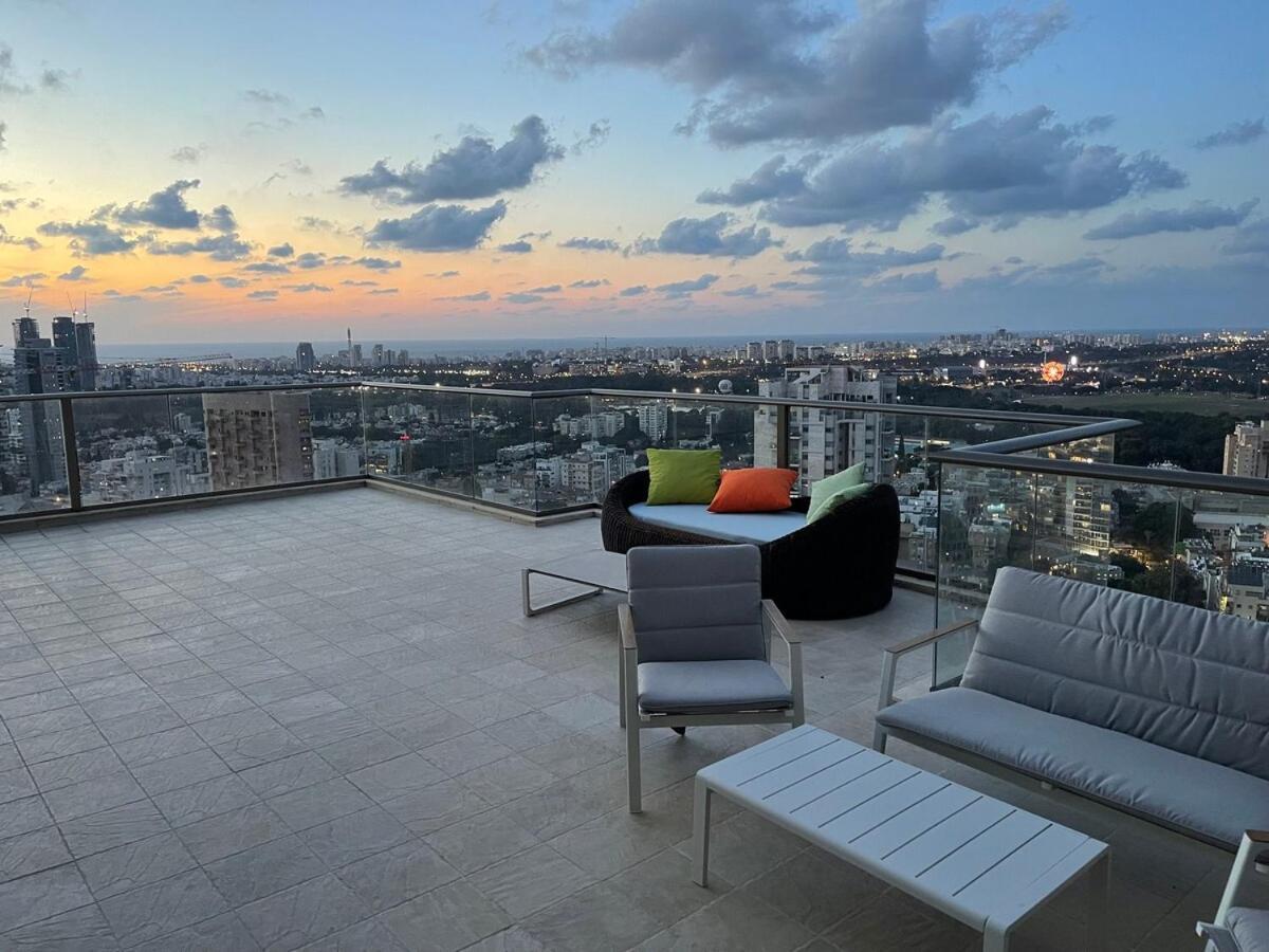 Beautiful Penthouse W/Amazing View, Prime Location Appartement Ramat Gan Buitenkant foto