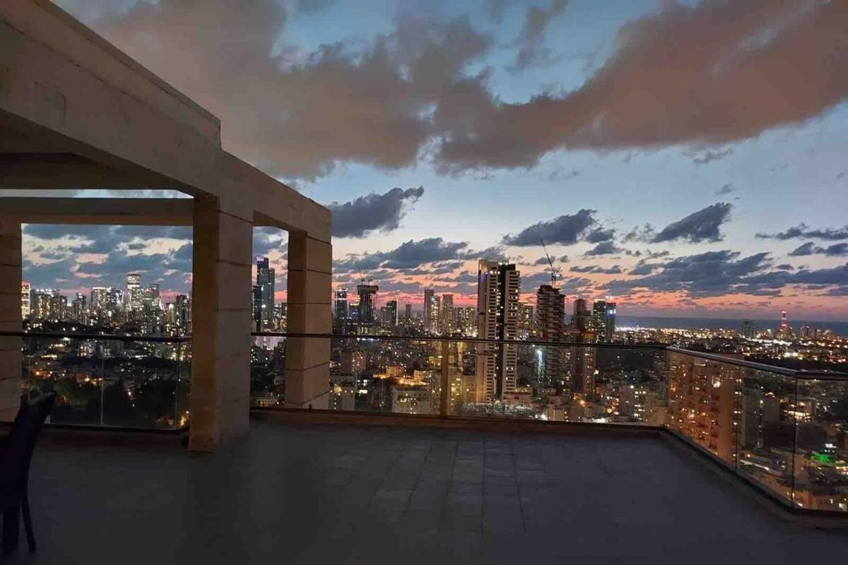 Beautiful Penthouse W/Amazing View, Prime Location Appartement Ramat Gan Buitenkant foto