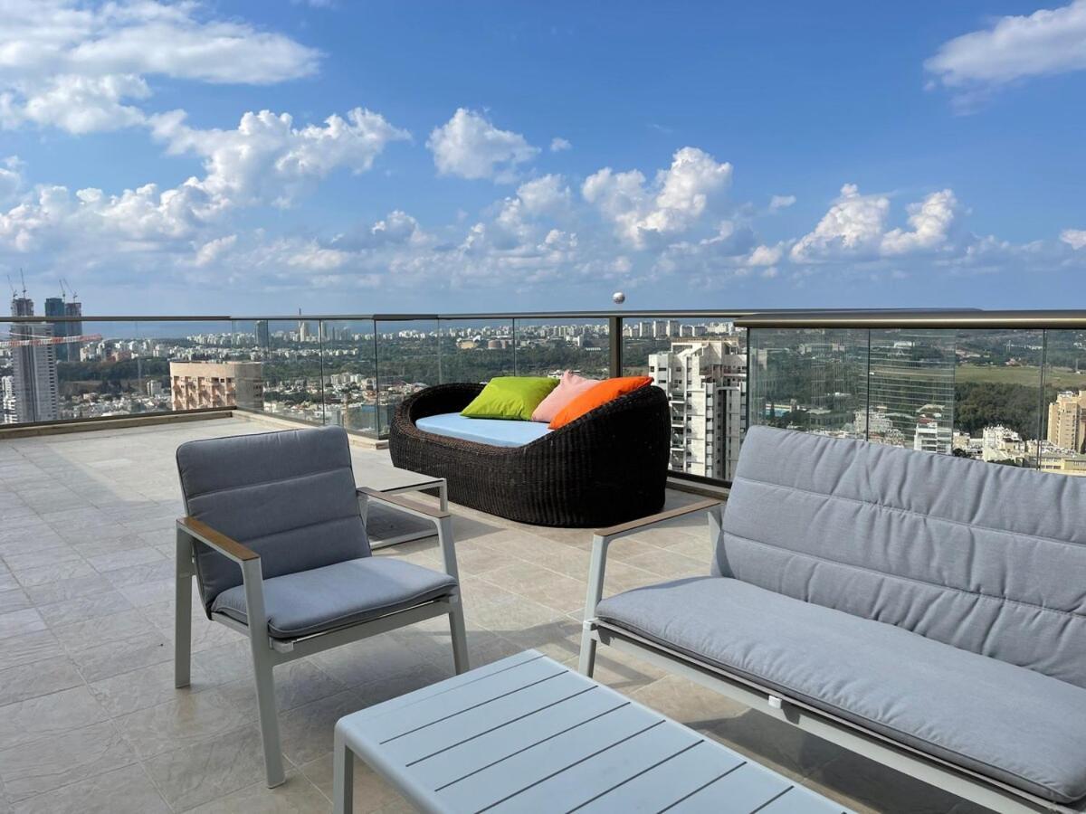 Beautiful Penthouse W/Amazing View, Prime Location Appartement Ramat Gan Buitenkant foto