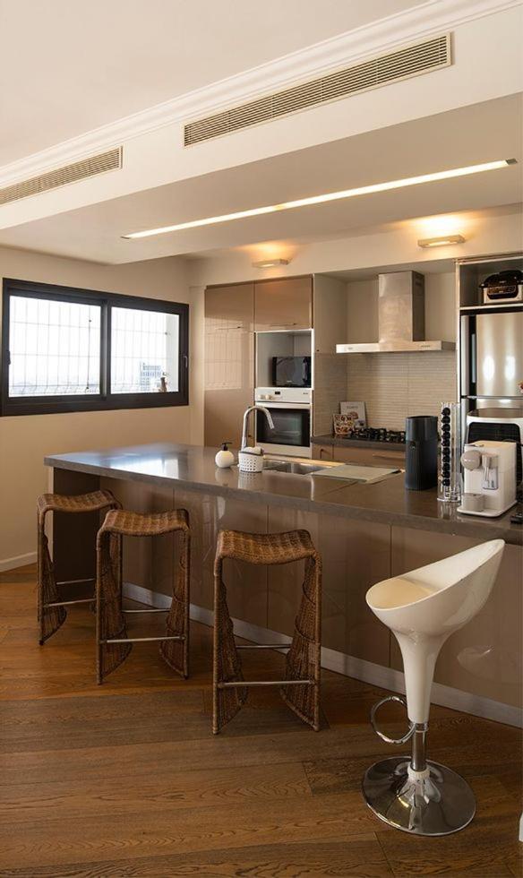 Beautiful Penthouse W/Amazing View, Prime Location Appartement Ramat Gan Buitenkant foto