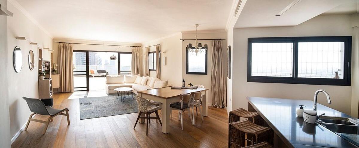 Beautiful Penthouse W/Amazing View, Prime Location Appartement Ramat Gan Buitenkant foto