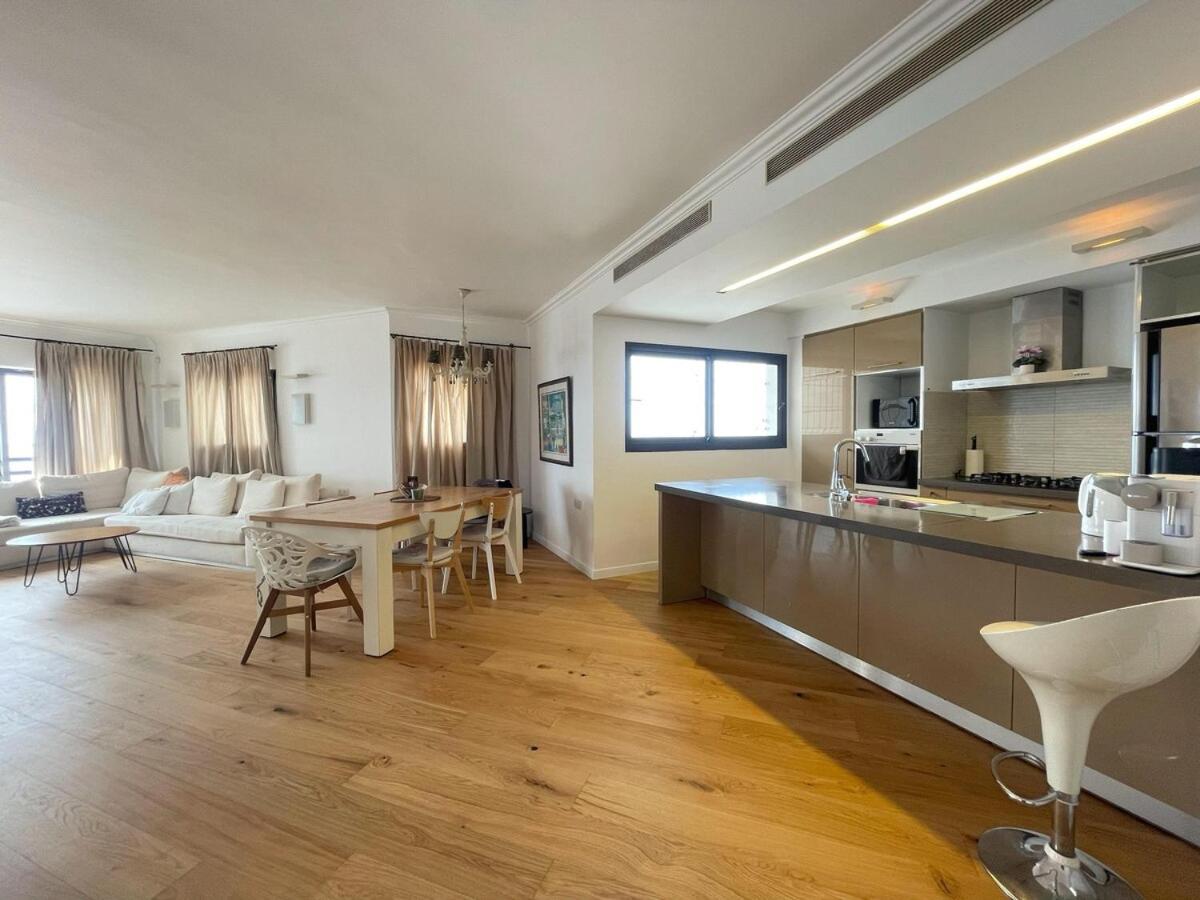 Beautiful Penthouse W/Amazing View, Prime Location Appartement Ramat Gan Buitenkant foto