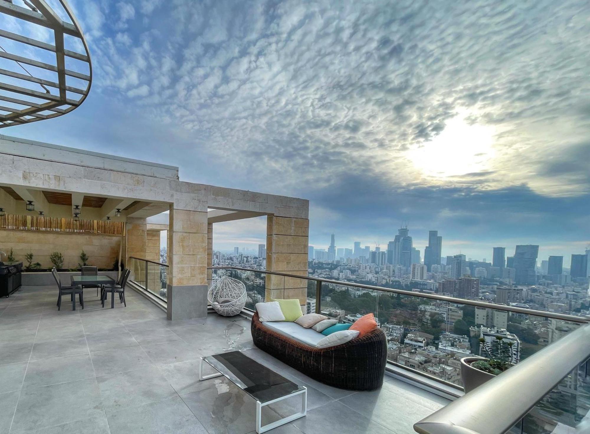 Beautiful Penthouse W/Amazing View, Prime Location Appartement Ramat Gan Buitenkant foto