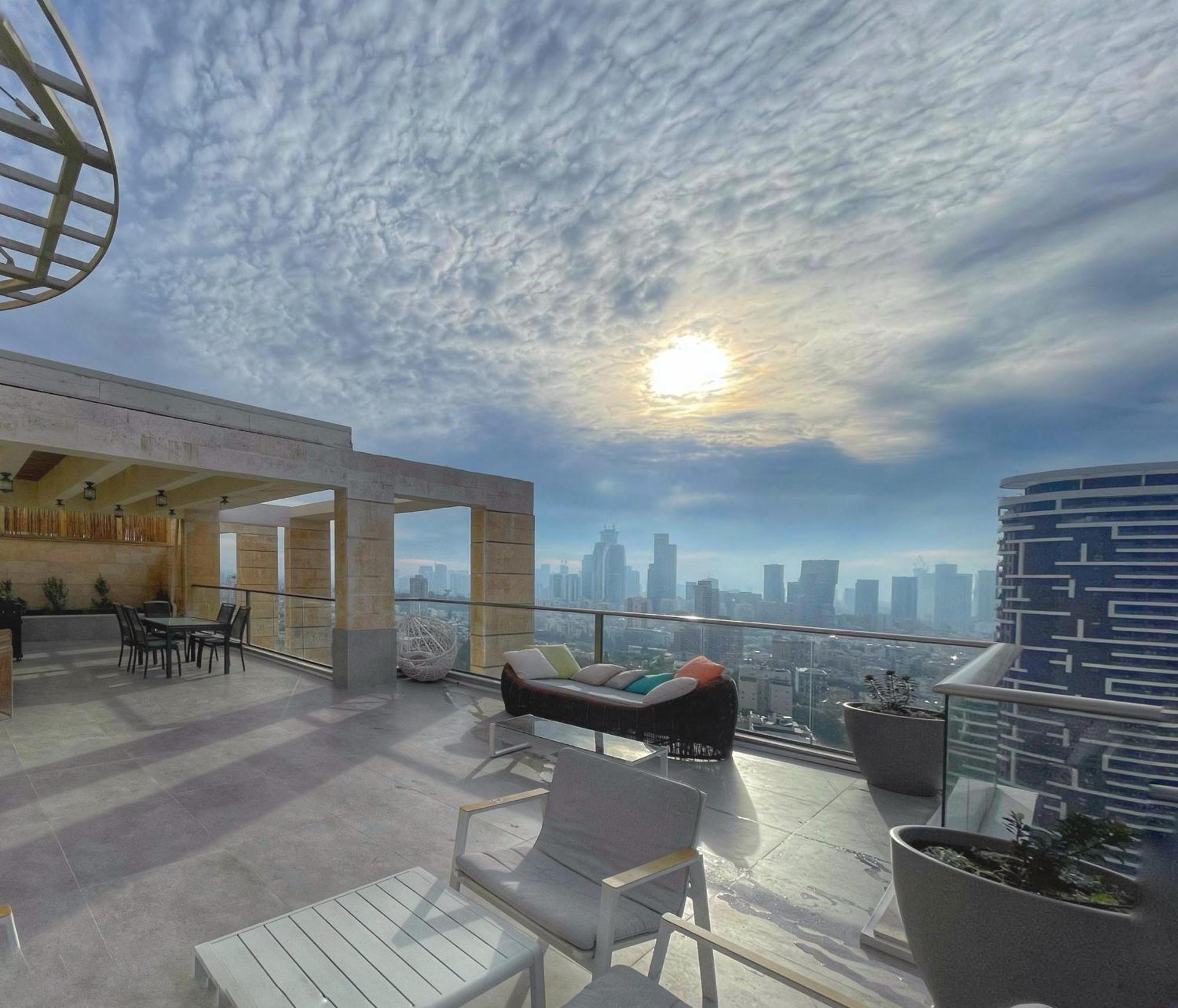 Beautiful Penthouse W/Amazing View, Prime Location Appartement Ramat Gan Buitenkant foto